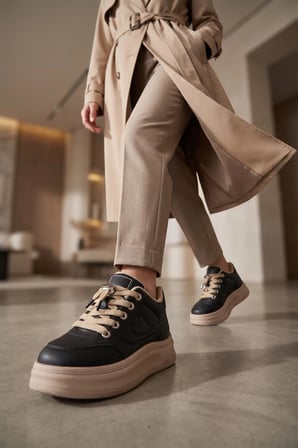 Kalın Tabanlı Bağcıklı Şık Rahat Siyah Kadın Sneaker Bot 26K421