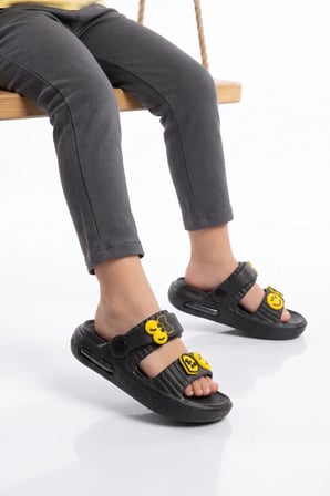 Hafif Rahat Yumuşa Tabanlı Aksesuarlı Işıklı Siyah Unisex Çocuk Terlik 4592 B-P