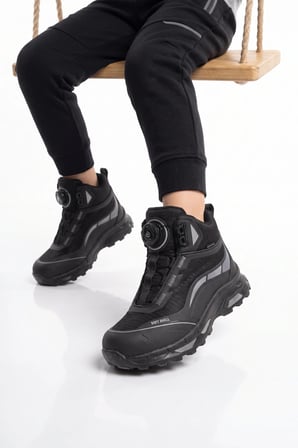 Siyah Akıllı Bağcıklı Kaymaz Tabanlı Erkek Çocuk Outdoor Bot 1040