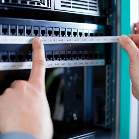 DYMO RhinoPRO 18482 Beyaz/Siyah Sabit Polyester Şerit 9 mm x 5,5 mt