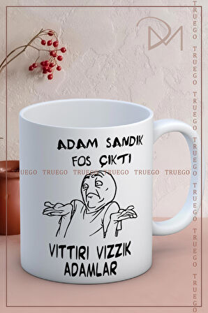 Baskılı Kupa Bardak Seramik Mug - Adam Sandık Fos Çıktı Vıttırı Vızzık Adamlar