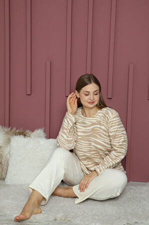 Kadın Uzun Kollu Desenli Büyük Beden Soft Polar Pijama Takımı