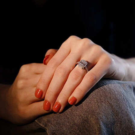 0.67 Karat Baget Pırlanta Yüzük