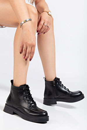 02-2001 Siyah Kırışık Rugan Bağcıklı Fermuarlı Günlük Kadın Bot