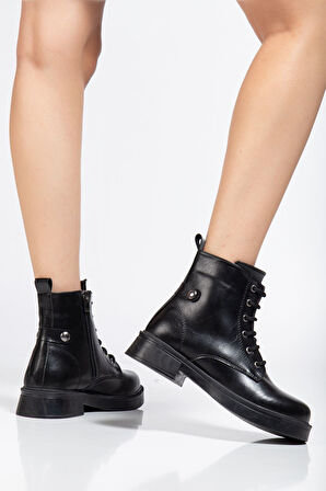 02-2003 Siyah Kırışık Rugan Bağcıklı Fermuarlı Günlük Kadın Bot