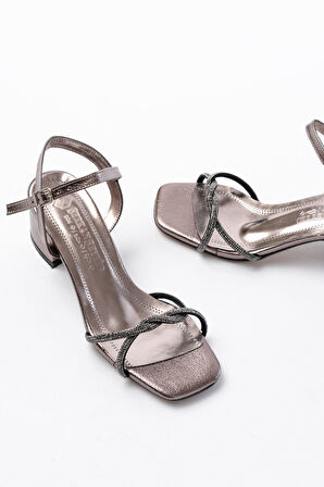 K-888 Kadın Platin İnce Sarmal Bantlı Topuklu Ayakkabı 