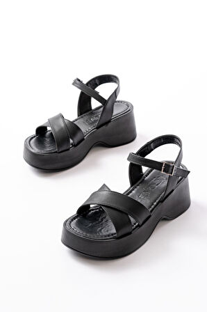 24414-1005 Siyah Günlük Çapraz Dolgu Topuk Kadın Sandalet 