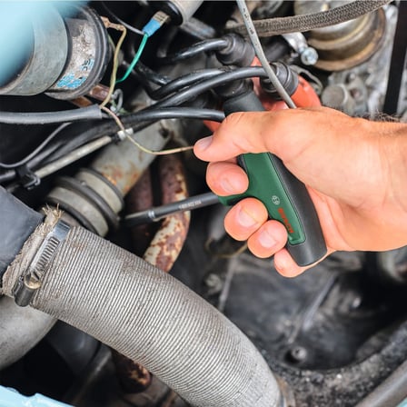 Bosch T saplı tornavida ucu (güçlü vidalama için 46 Nm'ye kadar yüksek tork; şaft uzunluğu 100 mm; manyetik uç tutucu; ergonomik T şekilli sap, yumuşak sap)