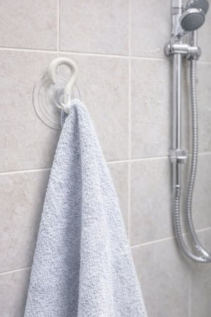 Şeffaf Cam Vantuzlu Askı Seti 16’lı, 3 cm x 3 cm Kompakt Tasarım, 3 cm Çap Güçlü Vakumlu Yapışma, Delme ve Vidalama Gerektirmez, İz Bırakmadan Sökülebilir, Banyo Mutfak Duş Camı Fayans İçin Uygun