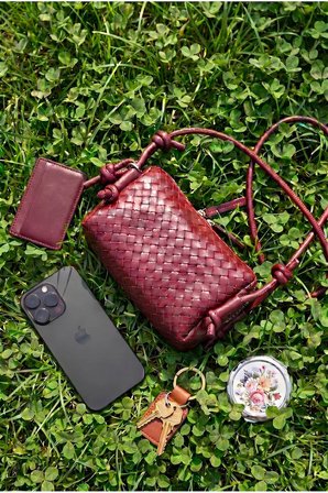Glondy Lily Bordo Suni Deri Örgü Desenli Ayarlanabilir Askılı Omuz Çantası