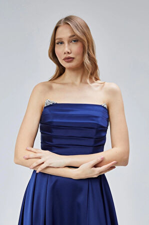 Kadın Abiye Ve Mezuniyet Elbise Taşlı Drape Detaylı Yırtmaçlı Straplez Saten Abiye Elbise