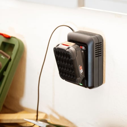 Bosch Home &amp; Garden Başlangıç Seti 18V (1x2.5 Ah + AL 18V-44)