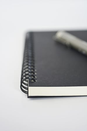 Fark Tanıtım 120 Günlük Tarihsiz Spiralli Planlayıcı - A5 Boyutu, 60 Yaprak (120 Sayfa), 90 gr. Ivory Kağıt (Siyah Kapak)