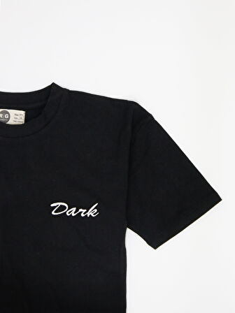 Genç Koyu Kabartmalı Kısa Kollu Tişört