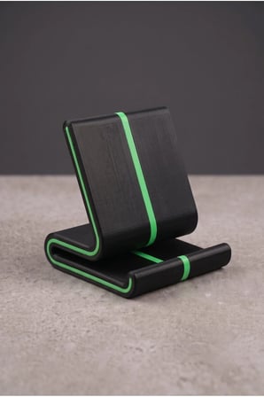 Vero Siyah Üzeri Yeşil Şeritli Masaüstü Telefon Tutucu ve Tablet Standı - Modern Oyuncu Aksesuarı