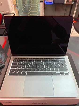APPLE MACBOOK AİR M1 8GB RAM 256GB SSD 13.3'' GÜMÜŞ teşhir