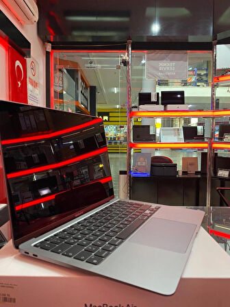 APPLE MACBOOK AİR M1 8GB RAM 256GB SSD 13.3'' GÜMÜŞ teşhir