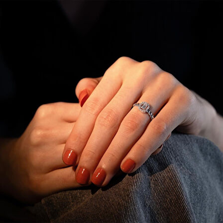 0.35 Karat Baget Pırlanta Tektaş  Yüzük