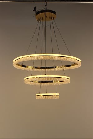 Şık Gold Kaplama 3 Katlı Silikonlu Kristalize Halka Serisi Formu Modern Led Sarkıt