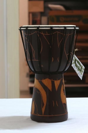BARC Ahşap Djembe, 30 cm, Mahoni Ağacı ve Keçi Derisi, Otantik Çalgı, Model 006, Fil Figürlü, Dekoratif Davul
