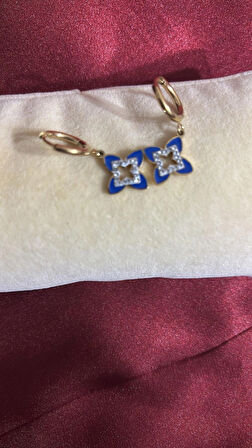 ORTASI ZİRKON TAŞLI YONCA KÜPE