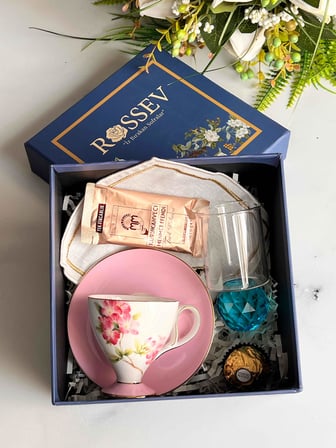 Hediyelik Veronica Blossom Kişiye Özel Hediye Kutulu Fincan Takımı