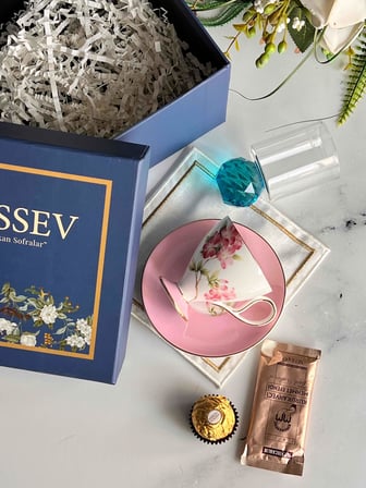Hediyelik Veronica Blossom Kişiye Özel Hediye Kutulu Fincan Takımı