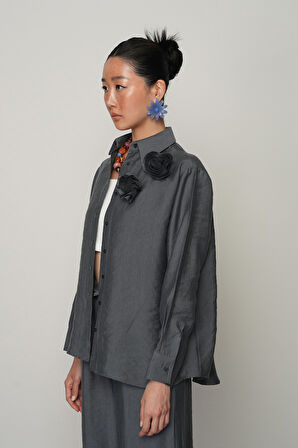 Kadın Önü Çift Gül İşlemeli Düz Renk Gömlek