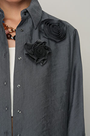 Kadın Önü Çift Gül İşlemeli Düz Renk Gömlek