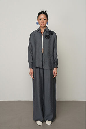 Kadın Önü Çift Gül İşlemeli Düz Renk Gömlek