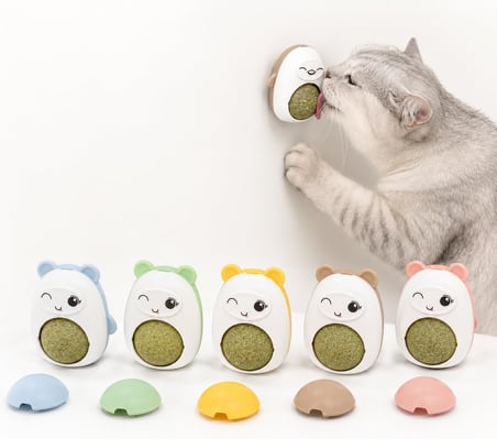 SOGUD Kedi Nanesi Oyuncağı - Duvara Yapışan 360° Dönen Catnip Topu - Kapaklı Kedi Otu Yalama Topu - Sevimli Hayvan Tasarımlı İnteraktif Kedi Oyuncağı - STOK DURUMUNA GÖRE RENK GÖNDERİLİR