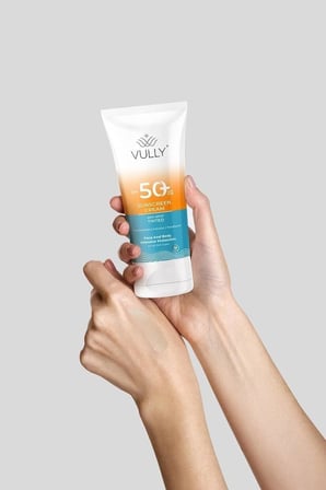 Leke Karşıtı Cilt Tonu Eşitleyici Renkli Kapatıcı Etkili Yüksek Koruyucu Spf+50 Güneş Kremi 50 ml