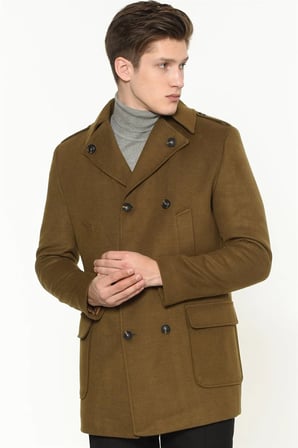 Dewberry Erkek Dar Kesim Palto Camel PLT8353 | Slim Fit, Günlük Dış Giyim ve Şehir Stili, Kazak ve Gömlek Üzerine Katmanlı Kullanım, Jean ve Kumaş Pantolon Kombinleri, Ofis, Hafta Sonu ve Akşam Buluşmaları, Seyahat ve Mevsim Geçişi Gardırobu