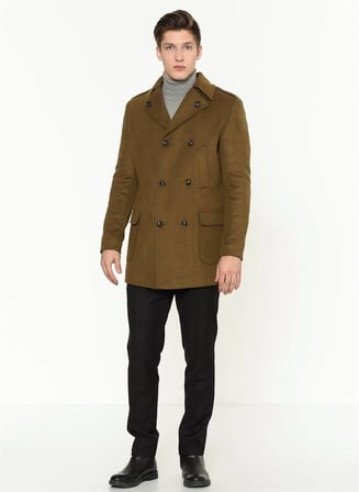Dewberry Erkek Dar Kesim Palto Camel PLT8353 | Slim Fit, Günlük Dış Giyim ve Şehir Stili, Kazak ve Gömlek Üzerine Katmanlı Kullanım, Jean ve Kumaş Pantolon Kombinleri, Ofis, Hafta Sonu ve Akşam Buluşmaları, Seyahat ve Mevsim Geçişi Gardırobu
