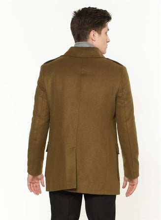 Dewberry Erkek Dar Kesim Palto Camel PLT8353 | Slim Fit, Günlük Dış Giyim ve Şehir Stili, Kazak ve Gömlek Üzerine Katmanlı Kullanım, Jean ve Kumaş Pantolon Kombinleri, Ofis, Hafta Sonu ve Akşam Buluşmaları, Seyahat ve Mevsim Geçişi Gardırobu
