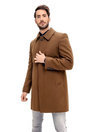 Dewberry Erkek Palto Camel PLT8365 | Günlük Dış Giyim ve Şehir Stili, Kazak ve Gömlek Üzerine Katmanlı Kullanım, Jean ve Kumaş Pantolon Kombinleri, Ofis, Hafta Sonu ve Akşam Buluşmaları, Seyahat ve Mevsim Geçişi Gardırobu, Günlük Stil, Şehir Giyimi