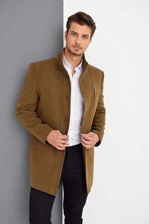 Dewberry Erkek Palto Camel PLT8386 | Günlük Dış Giyim ve Şehir Stili, Kazak ve Gömlek Üzerine Katmanlı Kullanım, Jean ve Kumaş Pantolon Kombinleri, Ofis, Hafta Sonu ve Akşam Buluşmaları, Seyahat ve Mevsim Geçişi Gardırobu, Günlük Stil, Şehir Giyimi