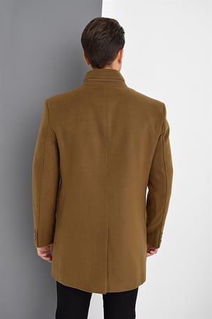 Dewberry Erkek Palto Camel PLT8386 | Günlük Dış Giyim ve Şehir Stili, Kazak ve Gömlek Üzerine Katmanlı Kullanım, Jean ve Kumaş Pantolon Kombinleri, Ofis, Hafta Sonu ve Akşam Buluşmaları, Seyahat ve Mevsim Geçişi Gardırobu, Günlük Stil, Şehir Giyimi