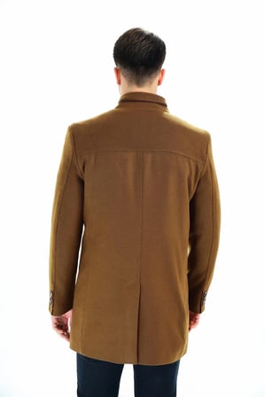 Dewberry Erkek Palto Camel PLT8369 | Günlük Dış Giyim ve Şehir Stili, Kazak ve Gömlek Üzerine Katmanlı Kullanım, Jean ve Kumaş Pantolon Kombinleri, Ofis, Hafta Sonu ve Akşam Buluşmaları, Seyahat ve Mevsim Geçişi Gardırobu, Günlük Stil, Şehir Giyimi