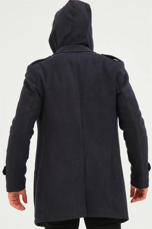 Dewberry Erkek Palto Diagonal Lacivert PLT8401 | Günlük Dış Giyim ve Şehir Stili, Kazak ve Gömlek Üzerine Katmanlı Kullanım, Jean ve Kumaş Pantolon Kombinleri, Ofis, Hafta Sonu ve Akşam Buluşmaları, Seyahat ve Mevsim Geçişi Gardırobu, Günlük Stil