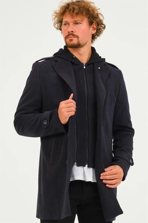 Dewberry Erkek Palto Diagonal Lacivert PLT8401 | Günlük Dış Giyim ve Şehir Stili, Kazak ve Gömlek Üzerine Katmanlı Kullanım, Jean ve Kumaş Pantolon Kombinleri, Ofis, Hafta Sonu ve Akşam Buluşmaları, Seyahat ve Mevsim Geçişi Gardırobu, Günlük Stil