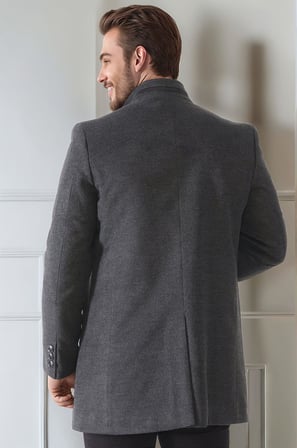 Dewberry Erkek Palto Füme PLT9386 | Günlük Dış Giyim ve Şehir Stili, Kazak ve Gömlek Üzerine Katmanlı Kullanım, Jean ve Kumaş Pantolon Kombinleri, Ofis, Hafta Sonu ve Akşam Buluşmaları, Seyahat ve Mevsim Geçişi Gardırobu, Günlük Stil, Şehir Giyimi