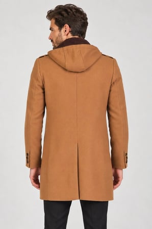 Dewberry Erkek Palto Camel PLT9406 | Günlük Dış Giyim ve Şehir Stili, Kazak ve Gömlek Üzerine Katmanlı Kullanım, Jean ve Kumaş Pantolon Kombinleri, Ofis, Hafta Sonu ve Akşam Buluşmaları, Seyahat ve Mevsim Geçişi Gardırobu, Günlük Stil, Şehir Giyimi