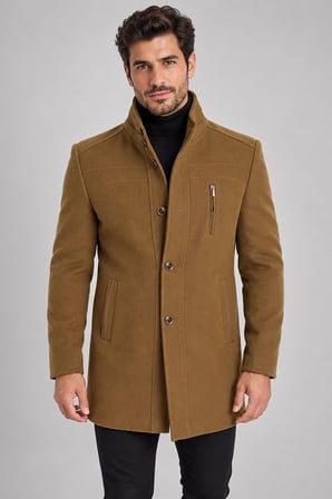 Dewberry Erkek Palto Camel PLT9386 | Günlük Dış Giyim ve Şehir Stili, Kazak ve Gömlek Üzerine Katmanlı Kullanım, Jean ve Kumaş Pantolon Kombinleri, Ofis, Hafta Sonu ve Akşam Buluşmaları, Seyahat ve Mevsim Geçişi Gardırobu, Günlük Stil, Şehir Giyimi