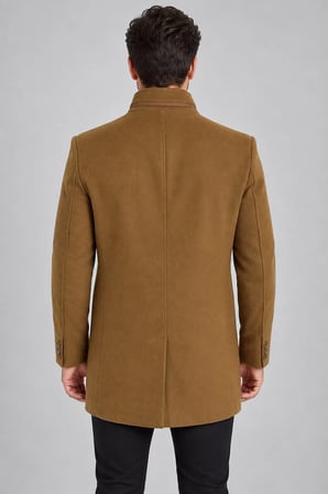 Dewberry Erkek Palto Camel PLT9386 | Günlük Dış Giyim ve Şehir Stili, Kazak ve Gömlek Üzerine Katmanlı Kullanım, Jean ve Kumaş Pantolon Kombinleri, Ofis, Hafta Sonu ve Akşam Buluşmaları, Seyahat ve Mevsim Geçişi Gardırobu, Günlük Stil, Şehir Giyimi