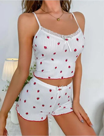 Beyaz Çilek Desenli Askılı Şortlu Pijama Takımı