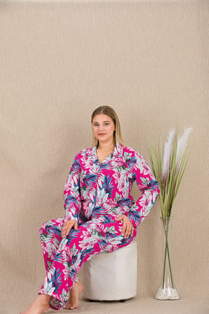 BüyükBeden Renkli Yaprak Desenli Düğmeli Uzun Kol Viskon Pijama Takımı