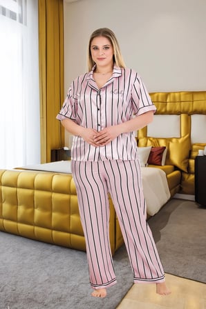 BüyükBeden Şık Tasarım Pembe Siyah Çizgili Düğmeli Kısa Kol Lüx Saten Pijama Takımı