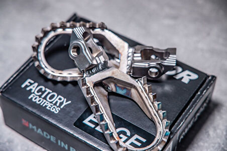 Raptor Titanium Footpegs Ayaklık 5 mm Offset (Ktm Husqvarna Gasgas 24-25 TBI uyumlu)