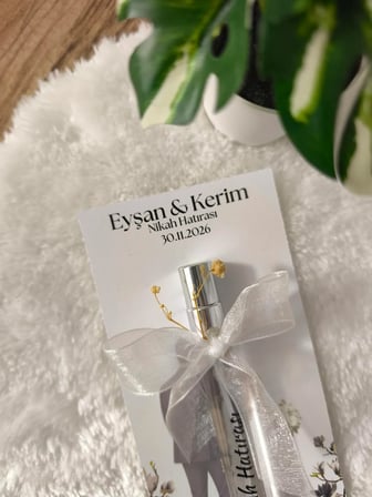 Pamuğum Atelier Gelin Damat Figürlü İnci Tozu Karışımlı 10 ml Kolonyalı Düğün, Nişan, Nikah Hediyeliği (15 Adet)